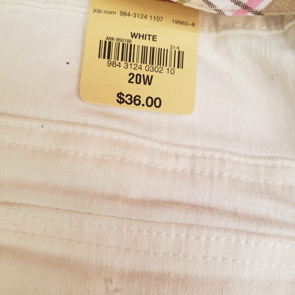 Cari's - Picture 3 of 3